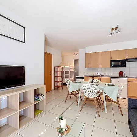 Biaritz With Pool & Parking By Interhome Apartamento Bredene