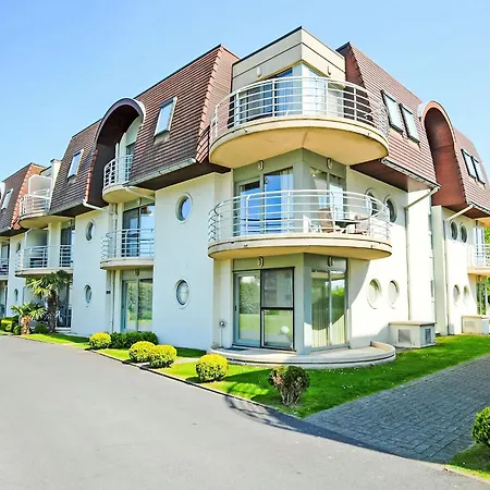 Biaritz With Pool & Parking By Interhome Apartamento Bredene