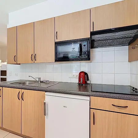 Biaritz With Pool & Parking By Interhome Apartamento Bredene