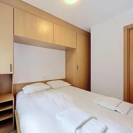 아파트 Biaritz With Pool & Parking By Interhome 브레데네